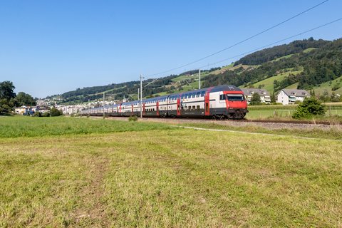SBB (Personenverkehr): SBB IC2000 Bt (Dierikon LU, Schweiz)