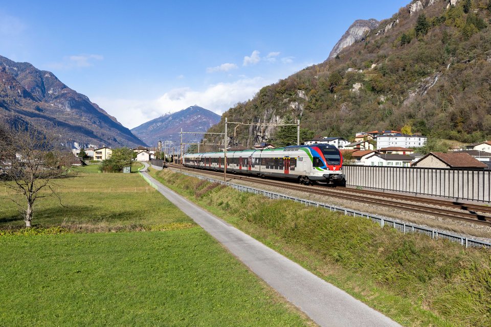 SBB (Personenverkehr): SBB RABe 524 115 (Cresciano, TI/CH)