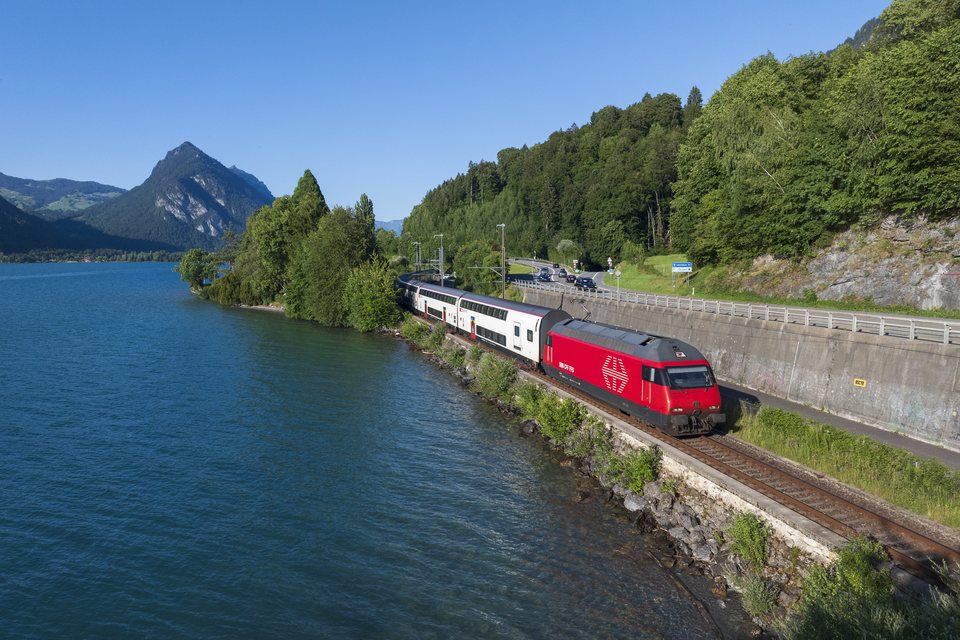 SBB (Personenverkehr): SBB Re 460 044-1 "Zugerland" - Därligen, BE (CH)