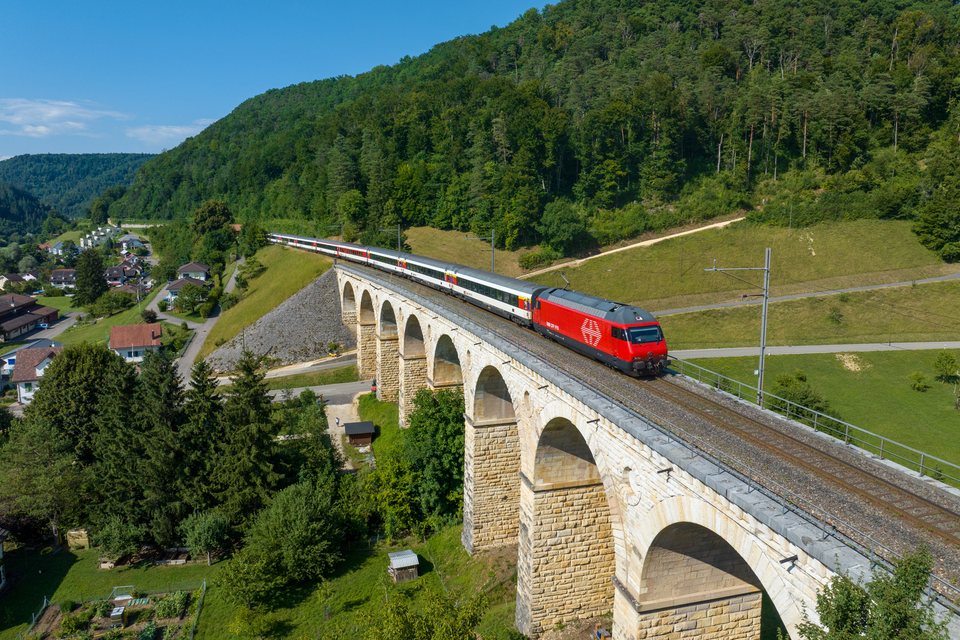 SBB (Personenverkehr): SBB Re 460 at Rümlingen, BL, CH