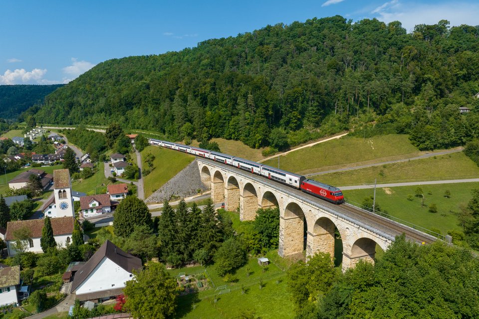 SBB (Personenverkehr): SBB Re 460 at Rümlingen, BL, CH
