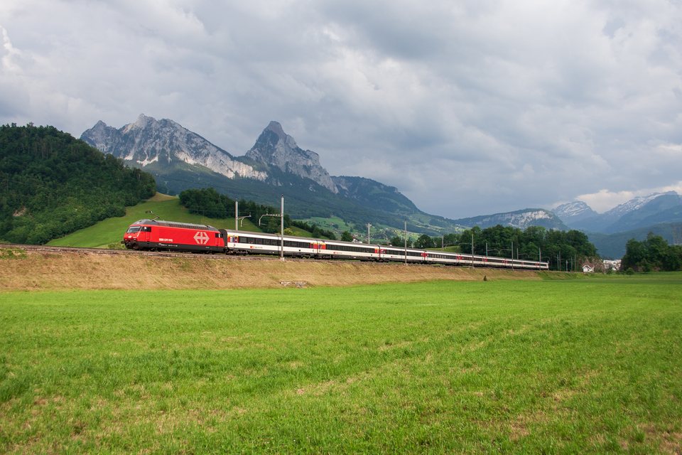 SBB (Personenverkehr): SBB Re 460 - Steinen SZ/CH