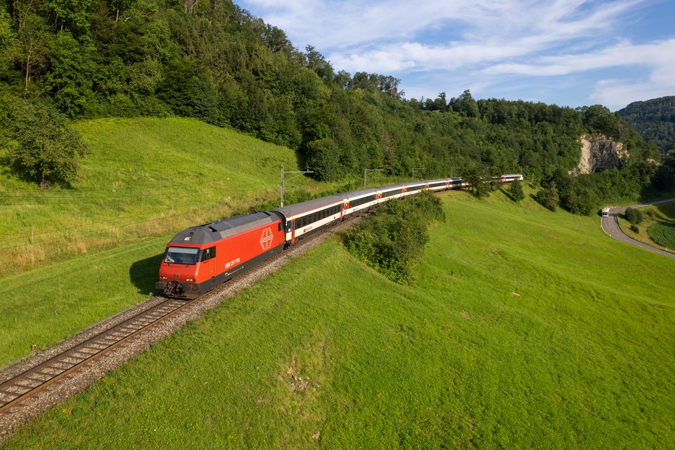 SBB Re 460 071 at Buckten, BL, CH