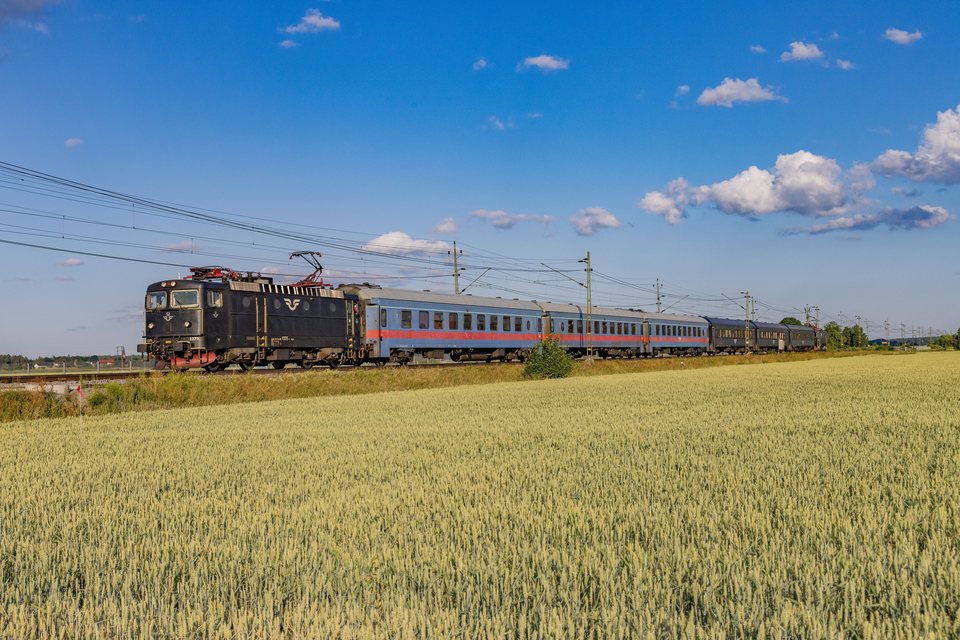 Rc6 1379 (SJ): Rc6 1375 + 1379 / SE-Uppsala