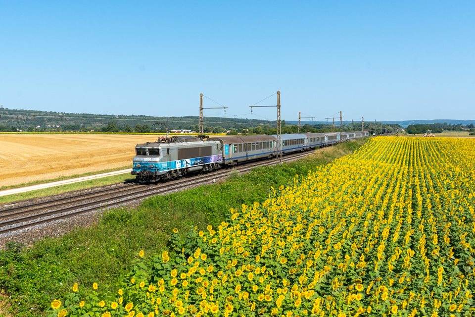 SNCF 22 350 at Fontaines, France