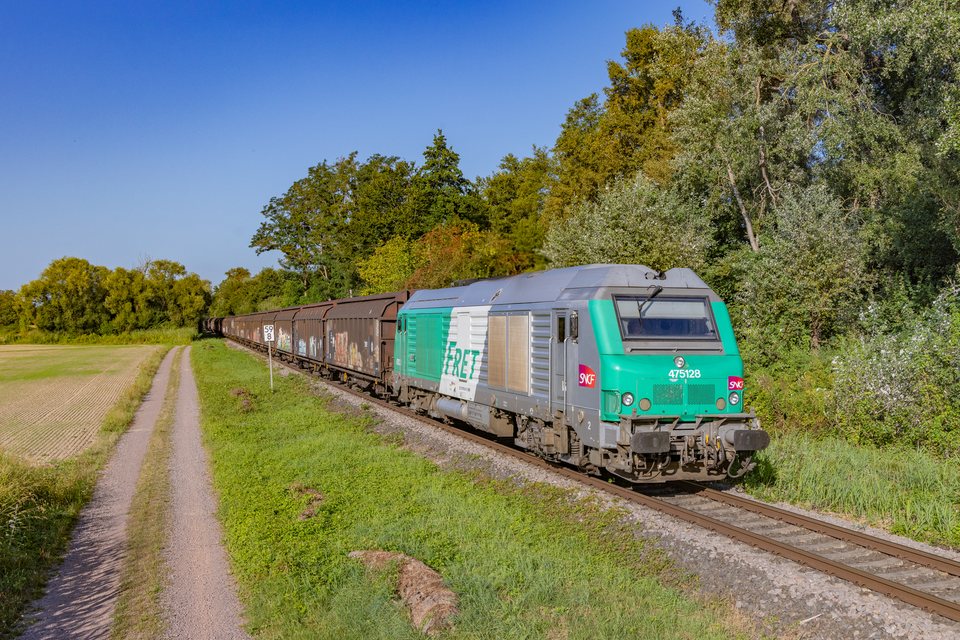 BB 75100 75128 (SNCF): BB75128 / DE-Berg