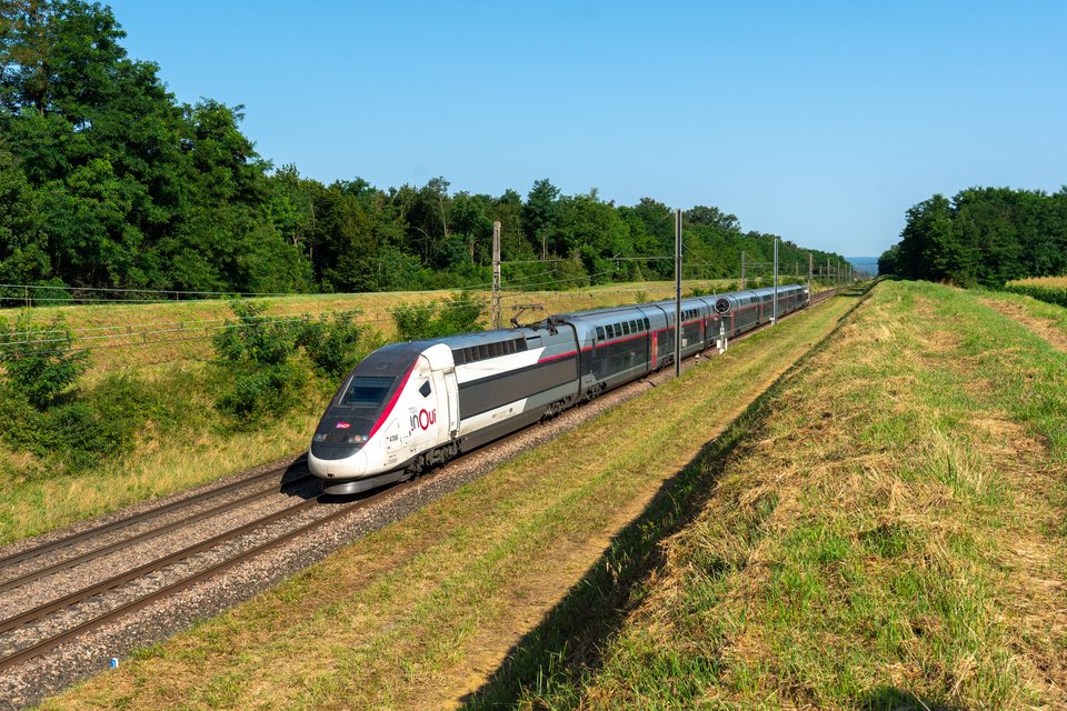 SNCF TGV inOui 4706 at Farges-lès-Chalon, France