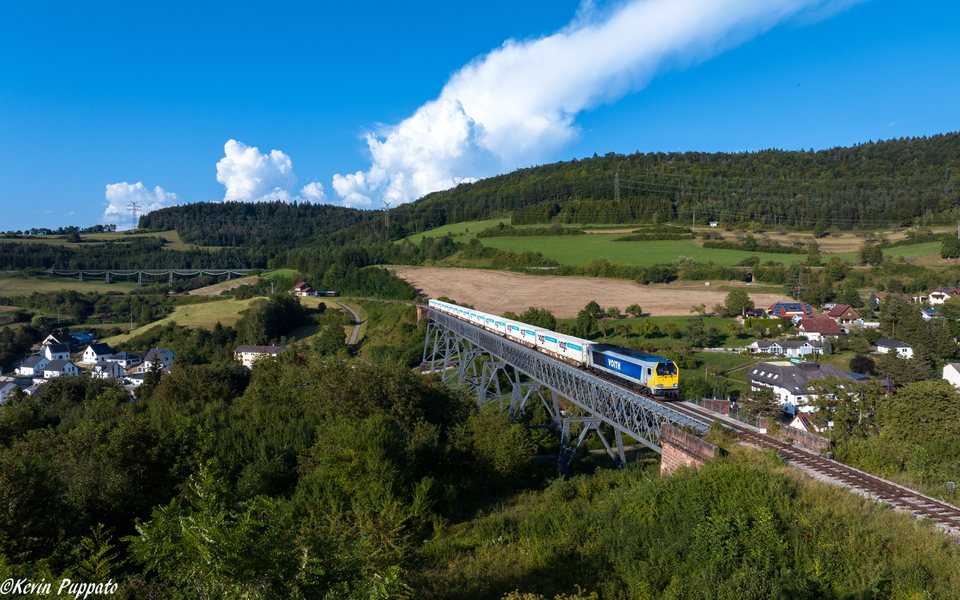 Stock Transport: STOCK Br 264 003 + UKV Ganzzug
