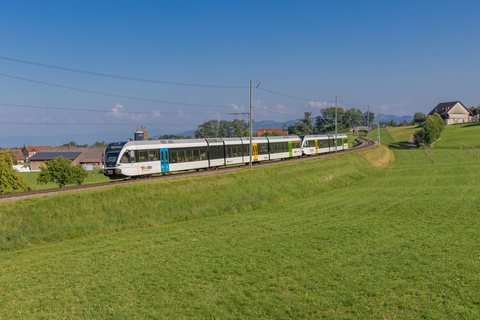 RABe 526 737 (Thurbo): RABe 526 777 + 737 / CH-Muolen