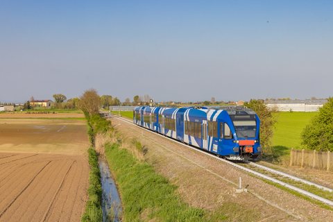 Trenitalia: ATR 126 002 / IT-Isola della Scala