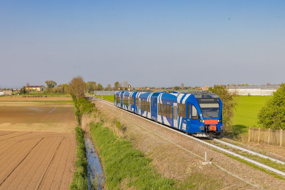 Trenitalia: ATR 126 002 / IT-Isola della Scala