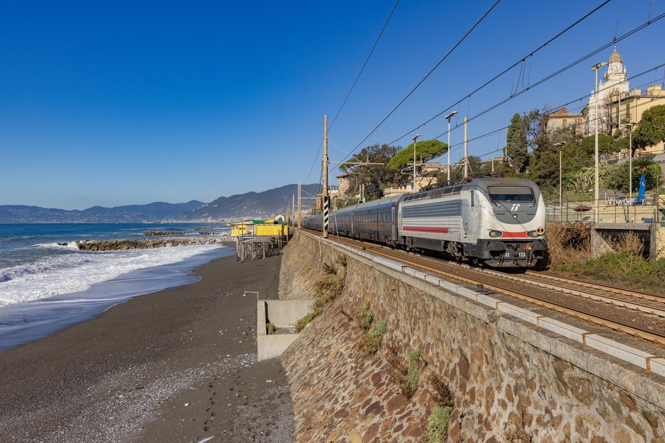 Trenitalia: E402 123 + 145 / IT-Cavi