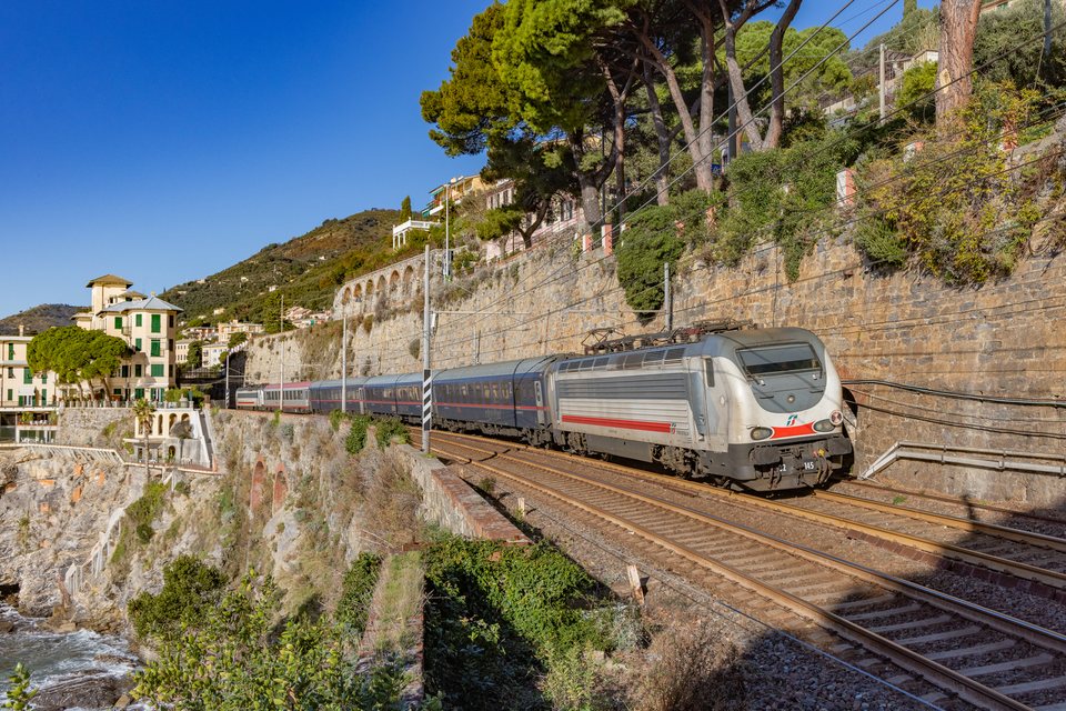 Trenitalia: E402 145 + 170 / IT-Pieve Ligure