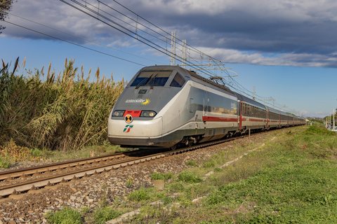 E414 126 (Trenitalia): E414 106 + 126 / IT-Albenga