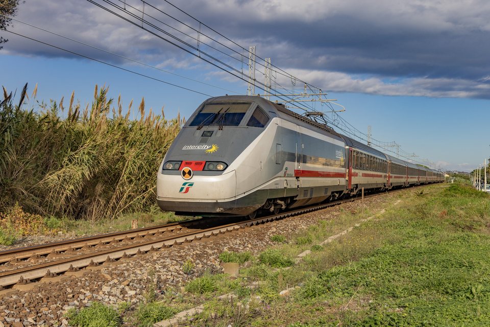 E414 126 (Trenitalia): E414 106 + 126 / IT-Albenga
