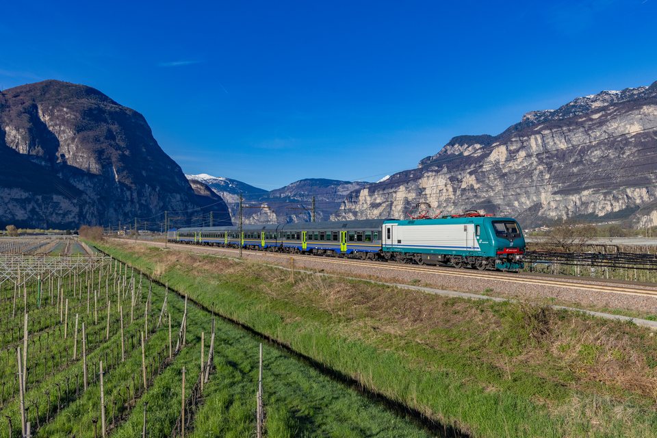 E464 268 (Trenitalia): E464 039 + 268 / IT-Salurn