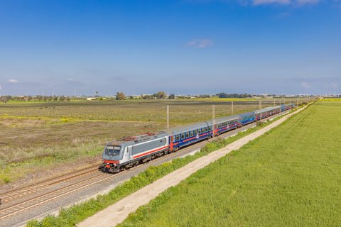 E464 358 (Trenitalia): E464 231 + 358 / IT-Brindisi
