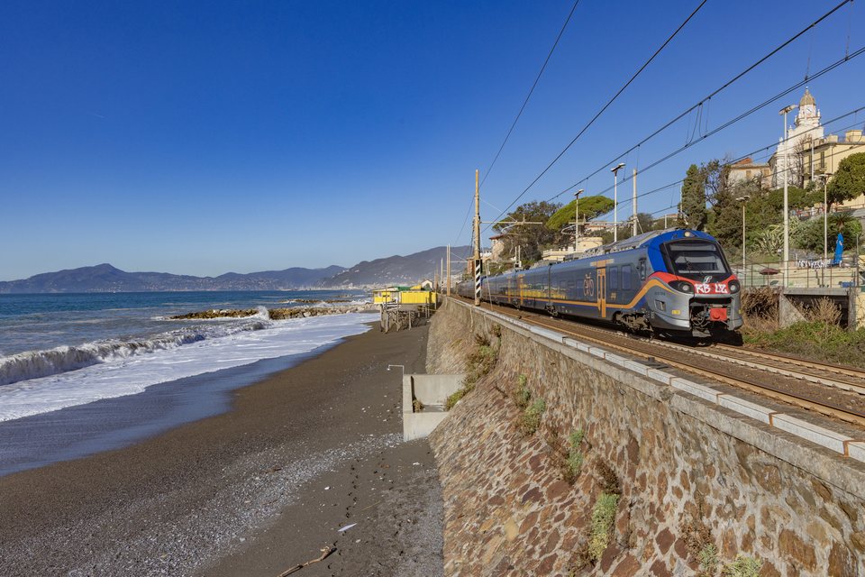 ETR 104 037 (Trenitalia): ETR 104 101 + 037 / IT-Cavi