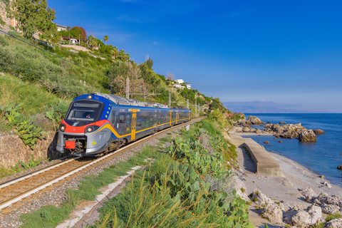Trenitalia: ETR 104 103 / IT-Fondaco Parrino