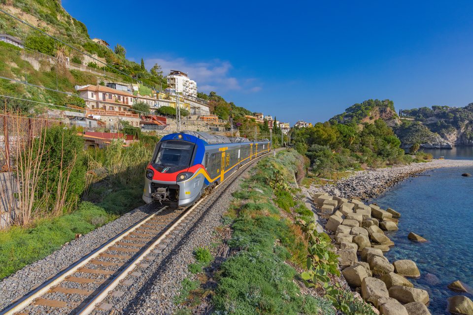 Trenitalia: ETR 104 242 / IT-Taormina