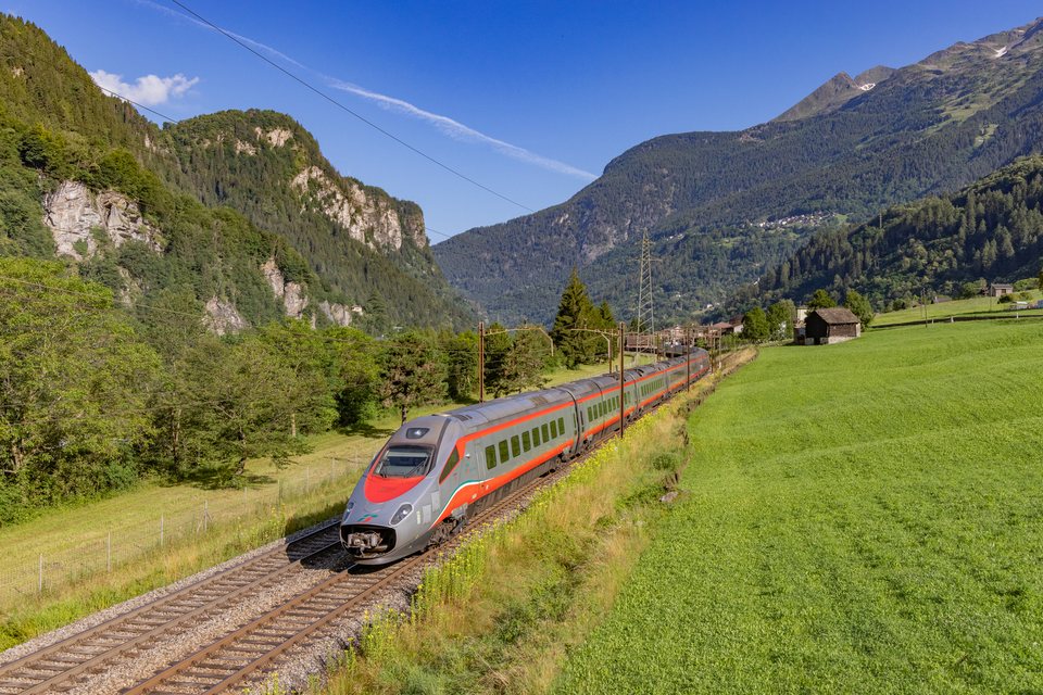 ETR 610 011 (Trenitalia): ETR 610 002 + 011 / CH-Faido