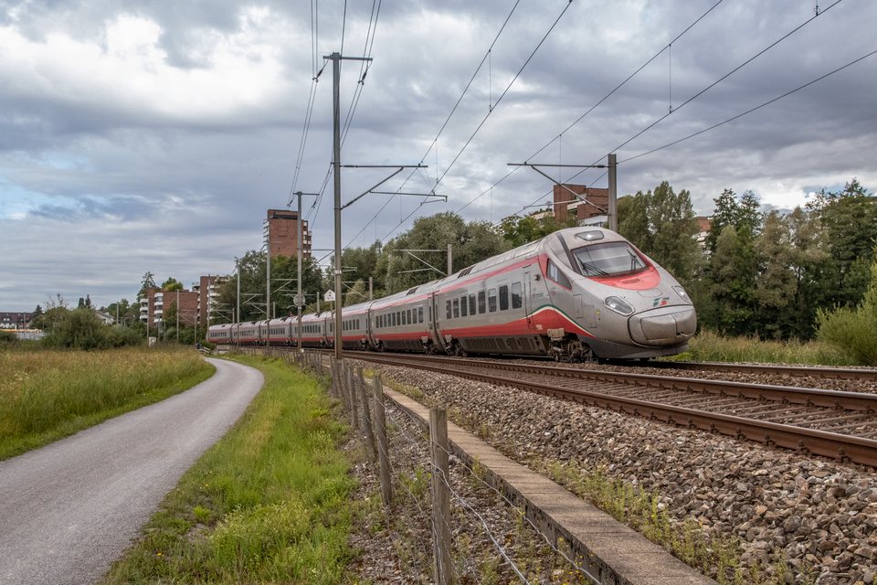 Trenitalia: FS ETR 610 012 (Cham, Schweiz)