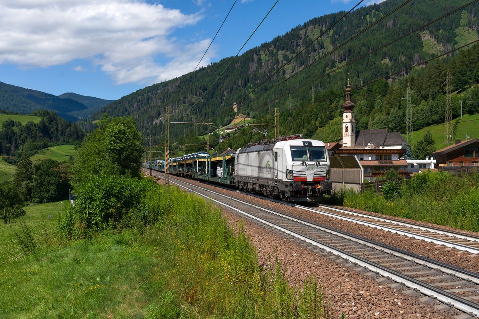 TXL 193 329 at Sterzing, Südtirol, IT