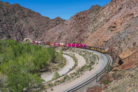 UP 5886 - Rainbow Canyon, Caliente, Nevada (USA)