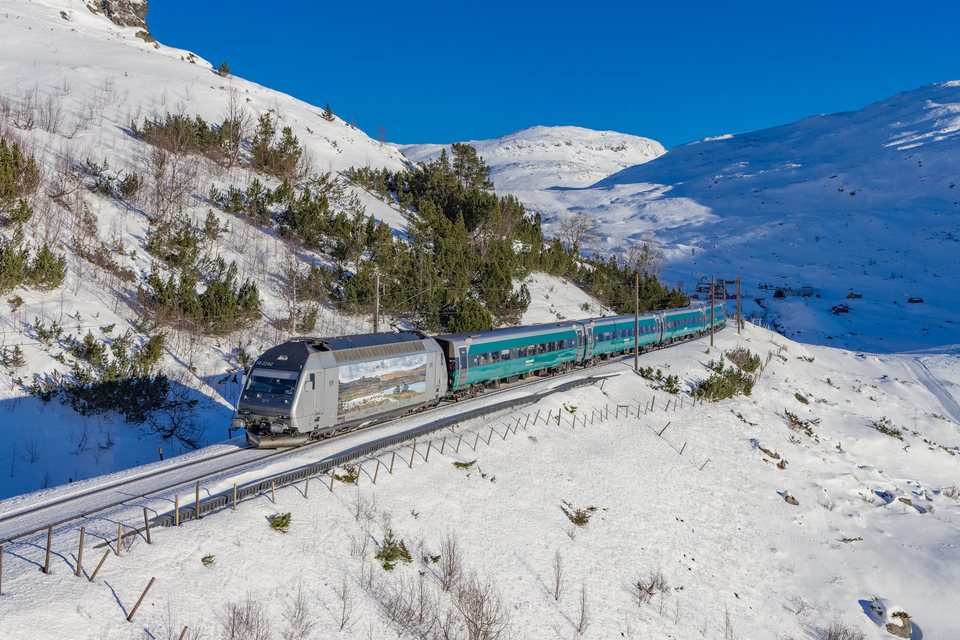 El 18 2242 (VY): EL18 2242 / N-Upsete