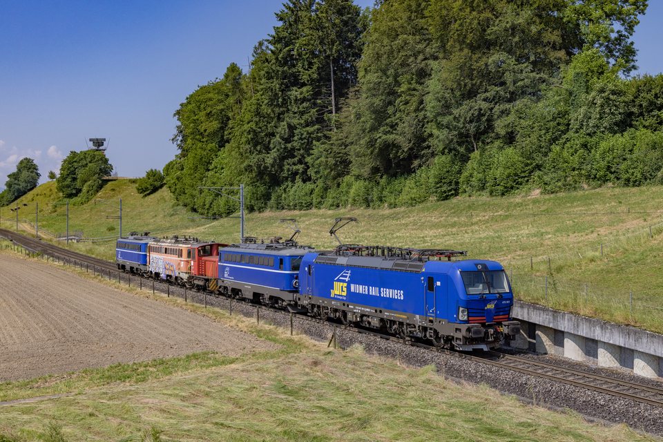 Ae 1042 020, Ae 1042 041 (WRS): Re 475 901 + Ae 1042 007 + 020 + 041 / CH-Waldibrücke