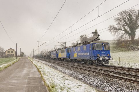 Re 420 (Re 4/4 II) 502, Re 430 (Re 4/4 III) 115 (WRS): Re 421 381 + Re 420 502 + Re 430 115 / CH-Aadorf