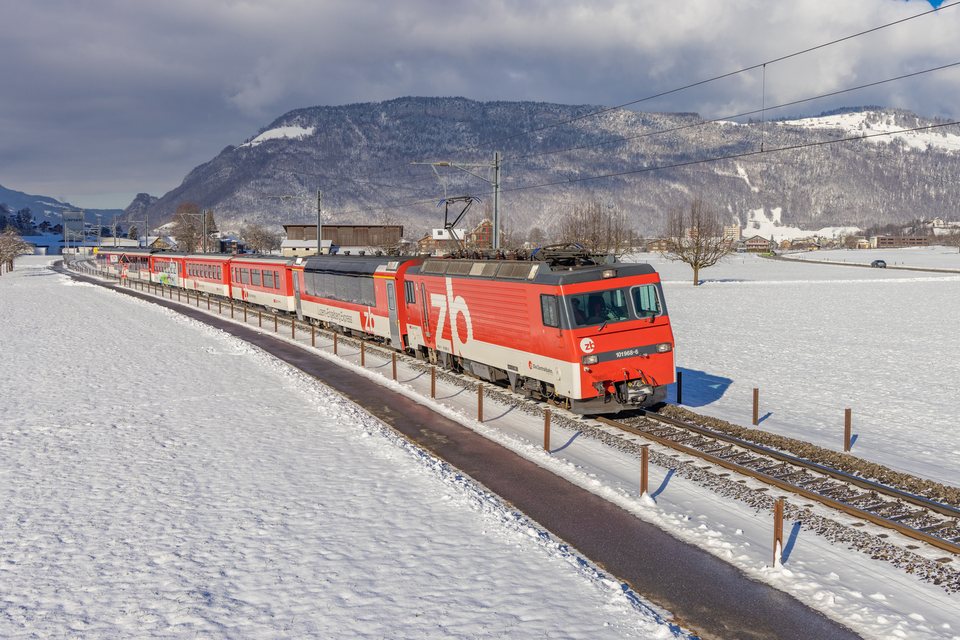 ZB (Zentralbahn): HGe 101 986 / CH-Oberdorf
