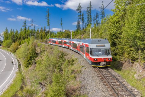 425 954 (ZSSK): 425 953 + 954 / SK-Strbske Pleso